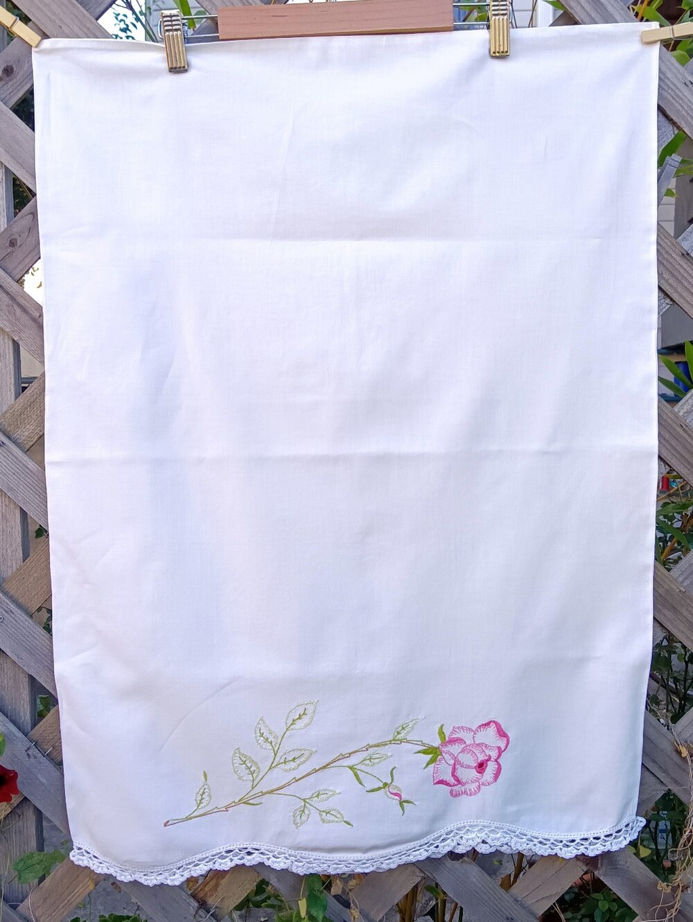Vintage Rose Embroidered Floral Queen Pillowcase Set with Lace Trim